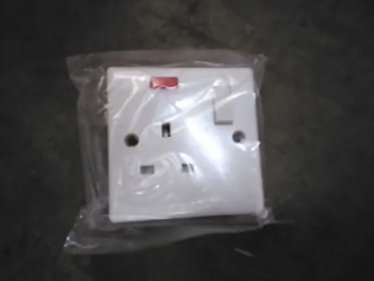 PALLET OF APPROXIMATELY 4806 13A SINGLE SWITCHED SOCKETS 