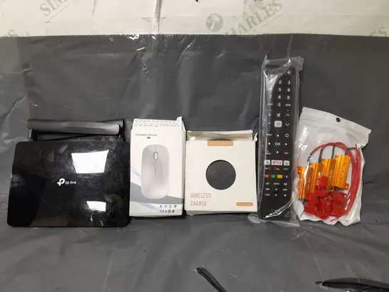 BOX OF APPROXIMATELY 14 ASSORTED ITEMS TO INCLUDE - WIRELESS MOUSE , WIRELESS CHARGER , TP-LINK AC750 WIRELESS DAUL BAND ROUTER ETC