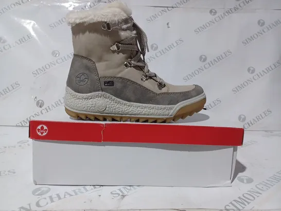 BOXED PAIR OF RIEKER ANTISTRESS WARM HIKING BOOTS IN CREAM SIZE 4