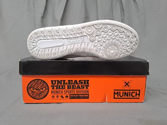 BOXED PAIR OF MUNICH SHOES IN WHITE UK SIZE 6