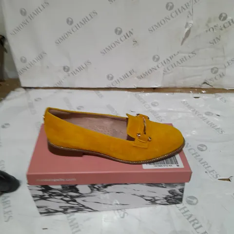 BOXED WAYLEN SHOES MUSTARD SIZE 39 EU