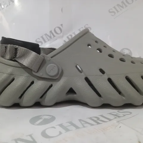 PAIR OF CROCS CLOGS IN GREY SIZE M5/W7
