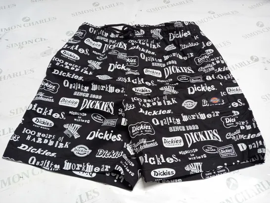 DICKIES A0P SHORTS IN BLACK - MEDIUM