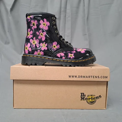 BOXED PAIR OF DR MARTENS 1460 T KIDS BOOTS IN BLACK W. PINK FLORAL PATTERN UK SIZE 9