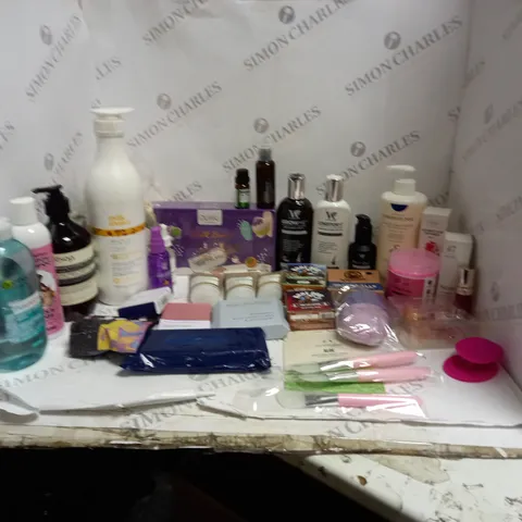 BOX OF ASSORTED COSMETICS TO INCLUDE THE BODY SHOP, WATERMANS, THE ORDINARY ETC 