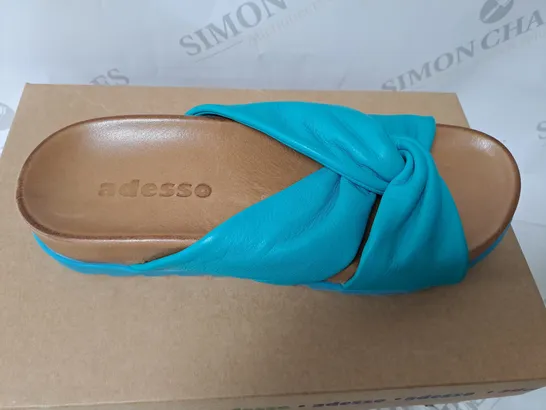 BOXED ADESSO SANDLES IN BLUE SIZE 6