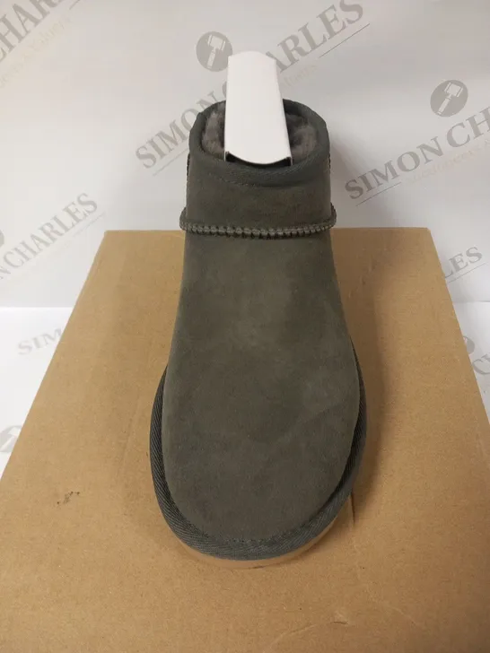 BOXED UGG W CLASSIC ULTRA MINI SIZE 4