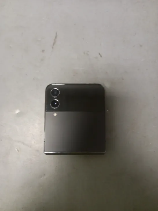 SAMSUNG GALAXY Z FLIP MOBILE PHONE - MODEL UNSPECIFIED.