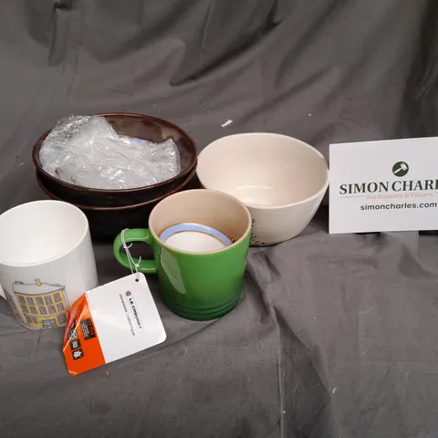 BOX OF ASSORTED HOUSE HOLD ITEMS TO INCLUDE CUPS MUGS AND PLATES / COLLECTION ONLY 