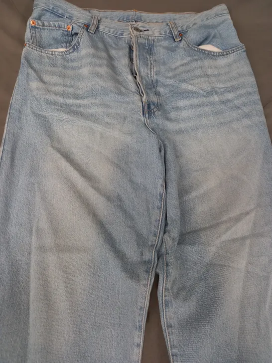 LEVI'S STRAIGHT LEG JEANS IN BLUE SIZE 33/29