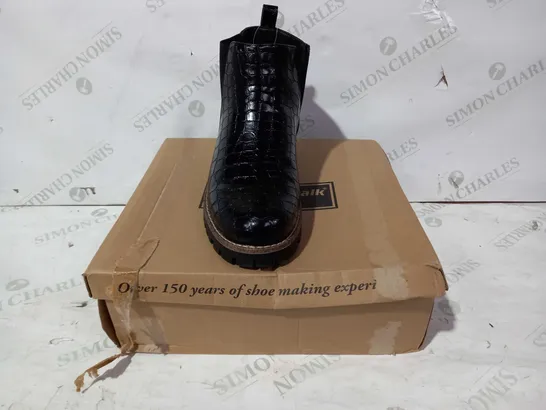 BOXED PAIR OF CUSHION-WALK SIDE ZIP BOOTS IN BLACK UK SIZE 8