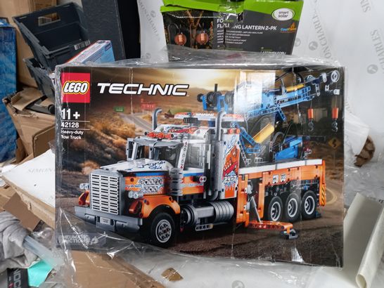 LEGO TECHNIC HEAVY-DUTY TOW TRUCK SET RRP £149.99