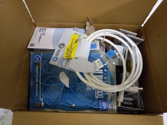 BOX OF APPROX 20 ASSORTED ITEMS TO INLCUDE - JUICE XXL - 6FT TV AERIAL - ONN EARPHONES ECT