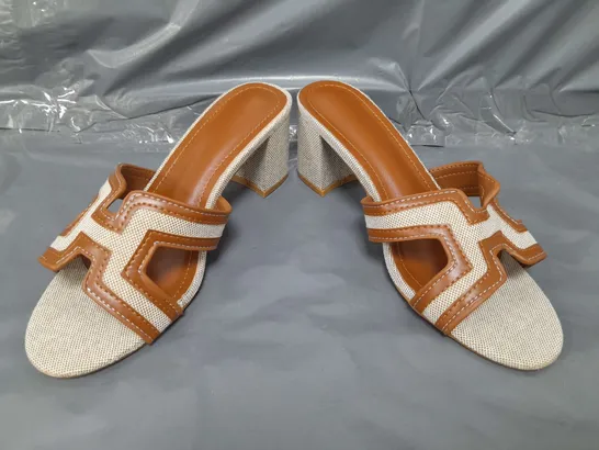 BOXED PAIR OF DESIGNER OPEN TOE BLOCK HEEL SHOES IN TAN/BROWN EU SIZE 37