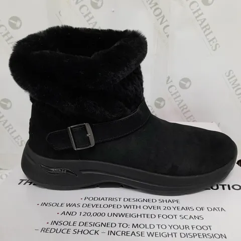 BOXED SKECHERS GO BOOTS IN BLACK - SIZE 6
