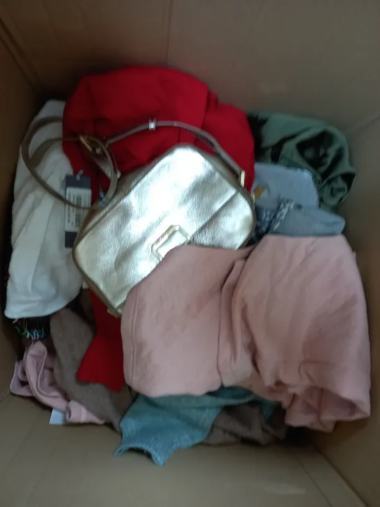 BOX OF APPROXIMATELY 10 ASSORTED CLOTHING ITEMS TO INCLUDE SLIDERS, BAG, JUMPERS ETC