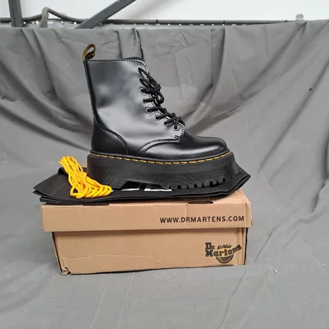 BOXED PAIR OF DR MARTENS CLASSIC BOOTS IN BLACK SIZE 4