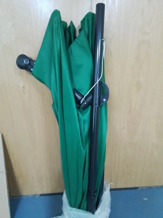 LEANOVER 3M PARASOL IN GREEN