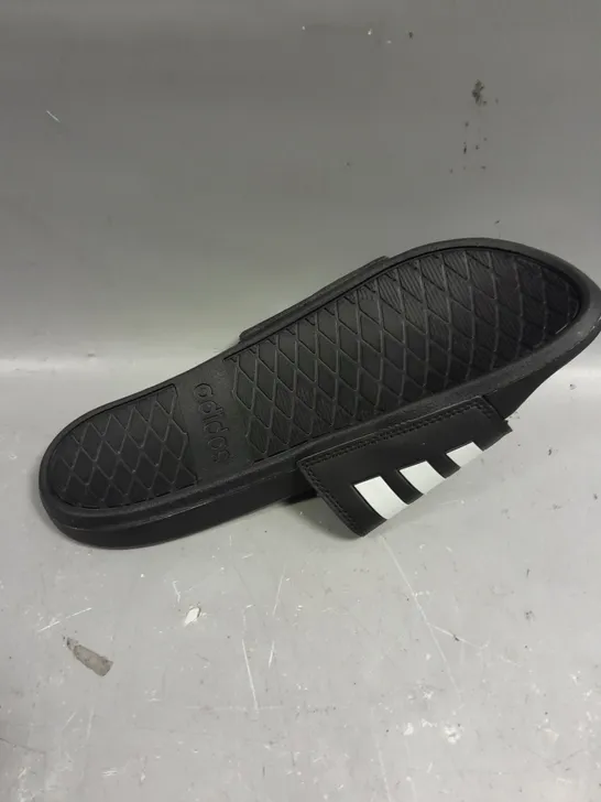 PAIR OF ADIDAS THREE STRIPE SLIDERS - 9