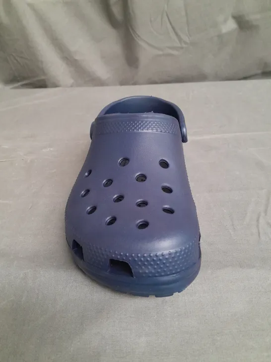 PAIR OF CLASSIC FRA CROCS SIZE 9