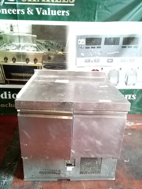 COMMERCIAL WORK STATION WITH UNDERCOUNTER FRIDGES