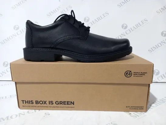 BOXED PAIR OF CLARKS KERTON LACE UP SHOES IN BLACK UK SIZE 9