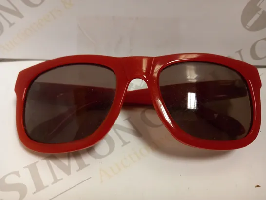 VIVENNE WESTWOOD ANGLOMANIA RED SUNGLASSES