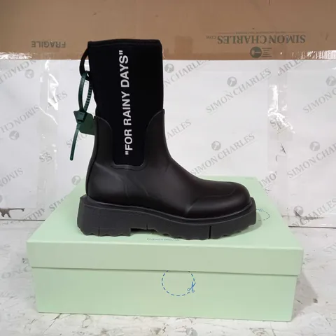 BOXED PAIR OF OFF WHITE SPONGE RUBBER RAINBOOTS IN BLACK UK SIZE 7