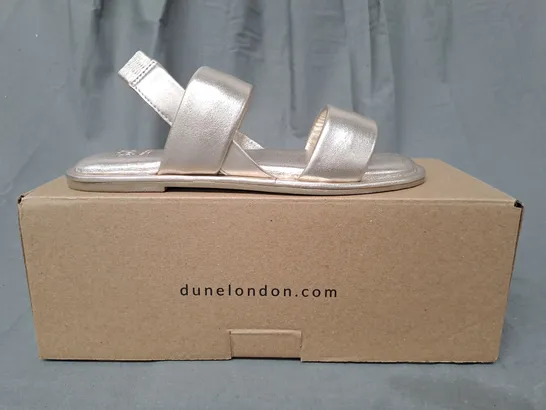 BOXED PAIR OF DUNE LONDON OPEN-TOE FLAT SANDALS IN METALLIC GOLD SIZE 5