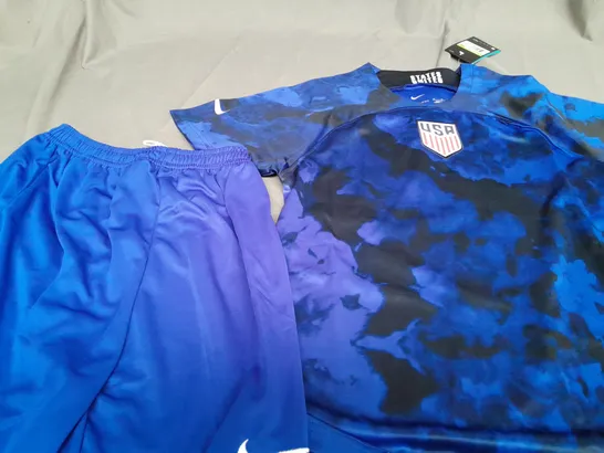 NIKE UNITED STATES FOOTBALL SHIRT - SIZE 28