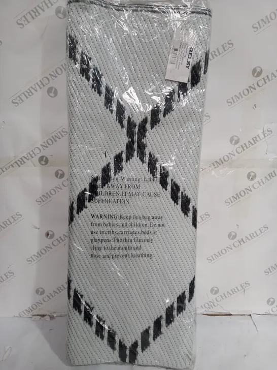 RELSY OUTDOOR RUG IN BLACK AND WHITE