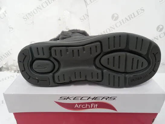 SKECHERS ARCHFIT JOY CHUGGA BOOTS CHARCOAL SIZE 5