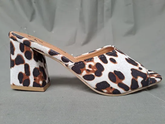 BOXED PAIR OF FASHION OPEN TOE BLOCK HEEL SANDALS IN ANIMAL PRINT EU SIZE 38