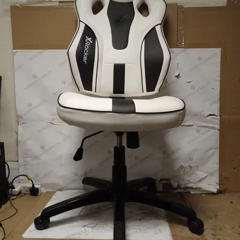 X-ROCKER MAVERICK GAMING CHAIR IN WHITE/BLACK