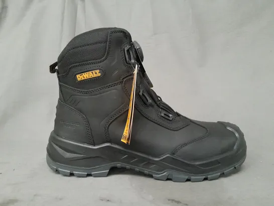 BOXED PAIR OF DEWALT STEEL TOE ANKLE BOOTS IN BLACK UK SIZE 10