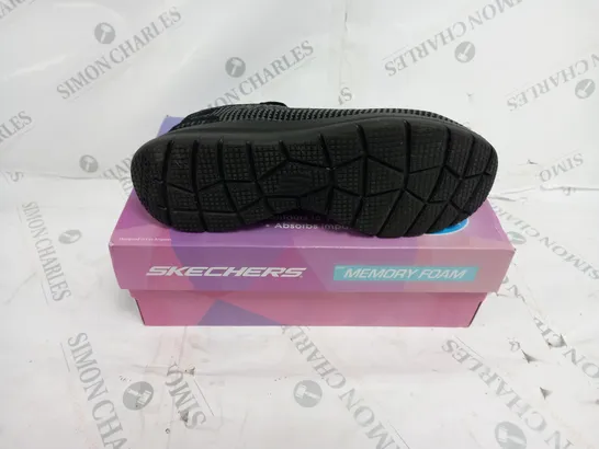 BOXED SKECHERS SIZE 8 BLACK ARCH FIT LACE UP SPORTS TRAINERS 