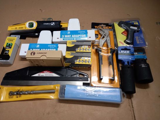 LOT OF ASSORTED TOOLS AND DIY ITEMS TO INCLUDE TOLSEN WATER PUMP PLIERS, YALE 3-STAR CYLINDER AND LASER BUDD WHEEL NUT SOCKET