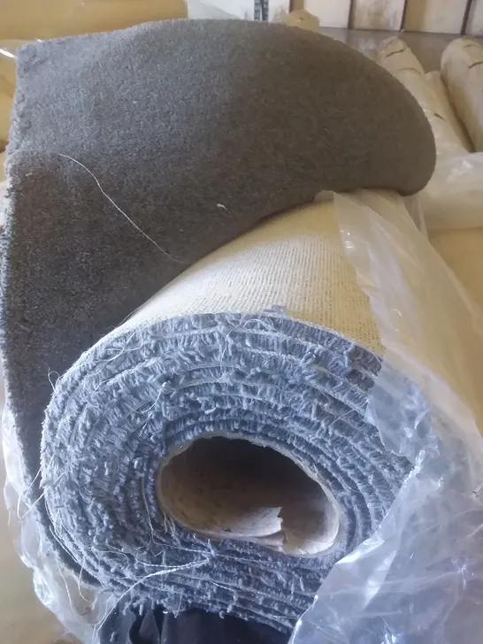 ROLL OF QUALITY TUDOR TWIST REGAL DENIM CARPET APPROXIMATELY 5X5.65M