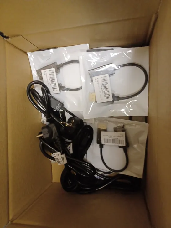 BOX OF APPROXIAMTELY 15 DISPLAY PORT ADAPTOR & 5 CLOVER POWER WIRES 