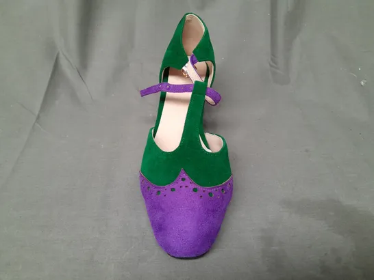 BOXED PAIR OF DESIGNER CLOSED TOE BLOCK HEEL SHOES IN GREEN/PURPLE EU SIZE 41