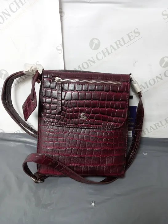 ASHWOOD LEATHER CROSSBODY BAG - BURGANDY 