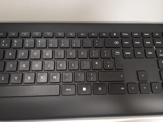 MICROSOFT WIRELESS 900 KEYBOARD 