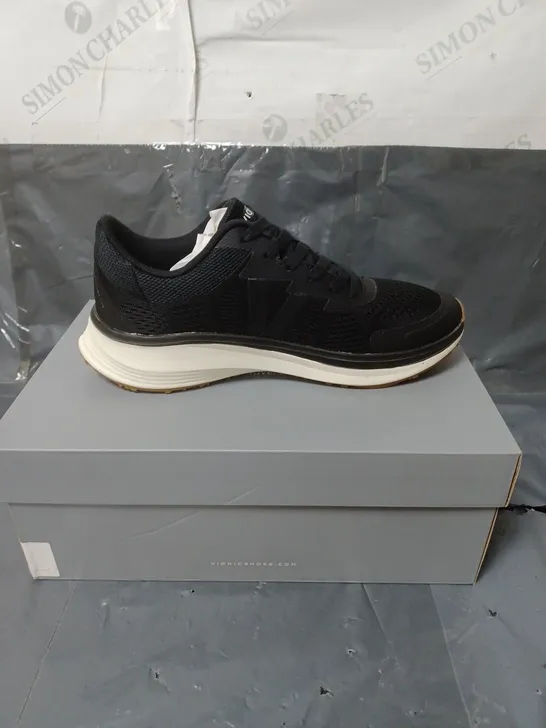 VIONIC TRAINERS BLACK SIZE 6