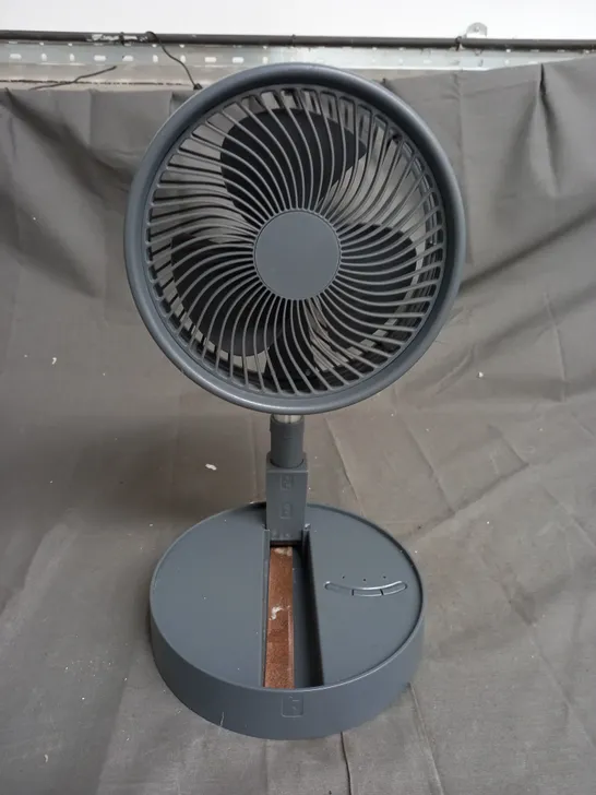 BOXED BELL & HOWELL RECHARGEABLE EXTENDABLE DESK & FLOOR FAN IN GREY