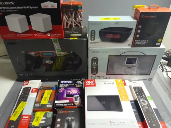 LOT OF APPROXIMATELY 40 ASSORTED TECH ITEMS TO INCLUDE MERCUSYS MESH WIFI SYSTEM, BLUETOOTH RADIO AND FM ALARM CLOCK