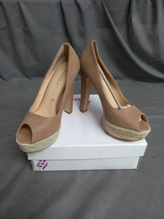 BOX OF APPROX 20 PAIRS OF OPEN TOE HEELS IN VARIOUS COLOURS TO INCLUDE BEIGE, CREAM AND BLACK - VARIOUS SIZES