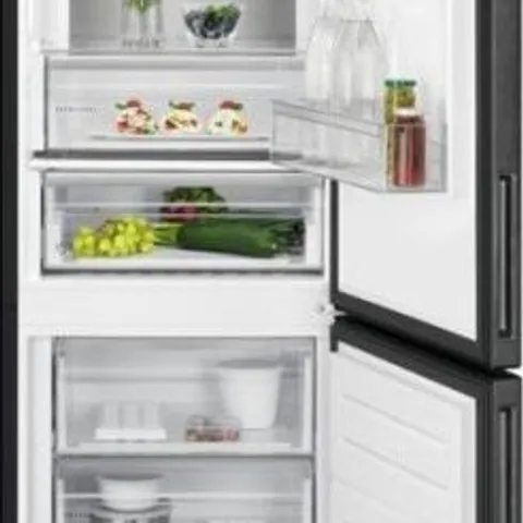 AEG RCB732E3MB FREESTANDING 60/40 PRO 700, TWINTECH, FRIDGE FREEZER