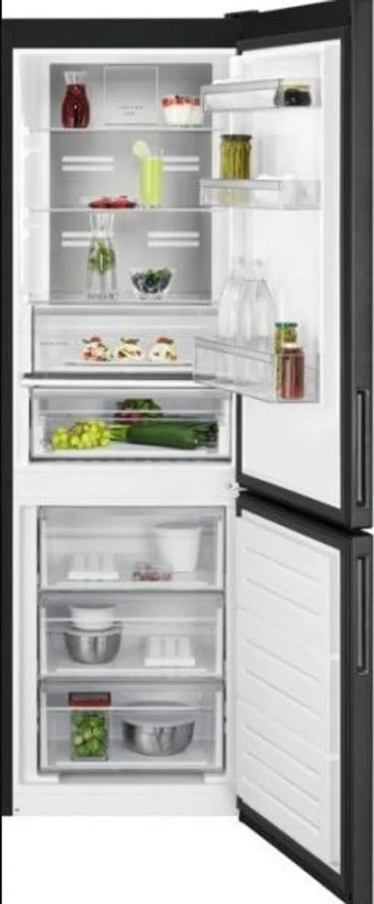 AEG RCB732E3MB FREESTANDING 60/40 PRO 700, TWINTECH, FRIDGE FREEZER