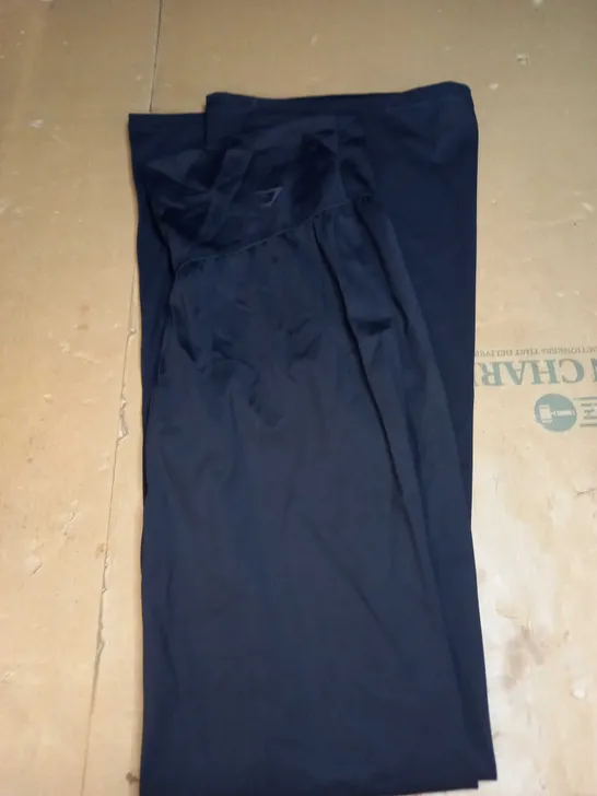 GYMSHARK TRANING TROUSERS SIZE M