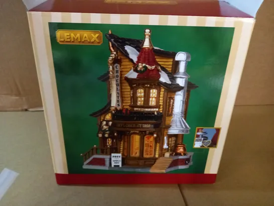 BOXED LEMAX PORCELAIN LIGHTED BUILDING 